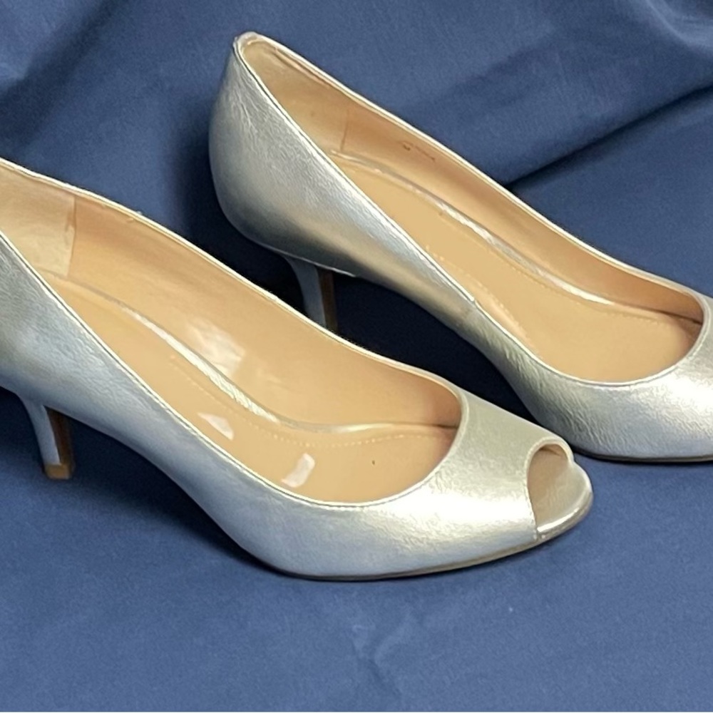 Tahari silver pumps